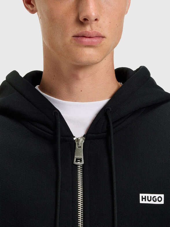 Sweatshirt with hood and zip - 4