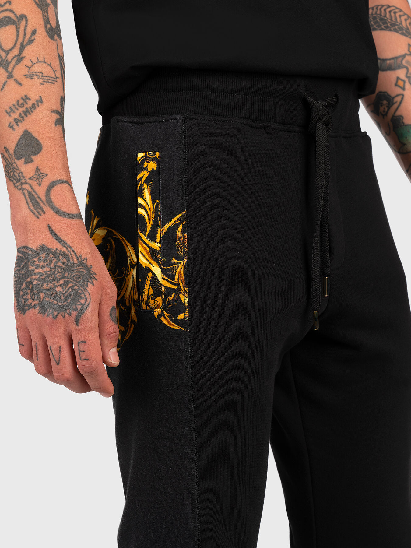 【送料&関税込】Versace Jacquard Pants With Greek Print Sports pants with baroque print brand VERSACE JEANS COUTURE