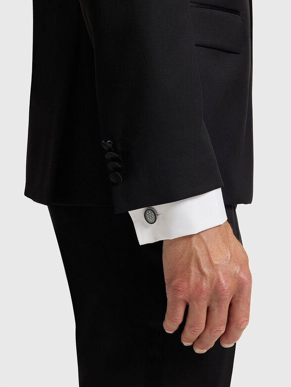 Shirt buttonholes - 2