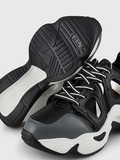 Sports shoes with logo - 5