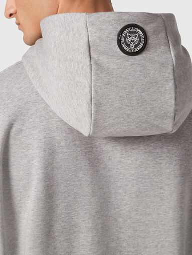 Sweatshirt with contrasting patch - 4