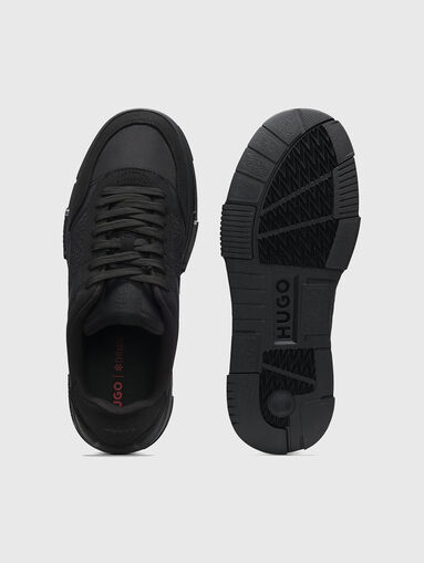 Sneakers with a monogram logo  - 5