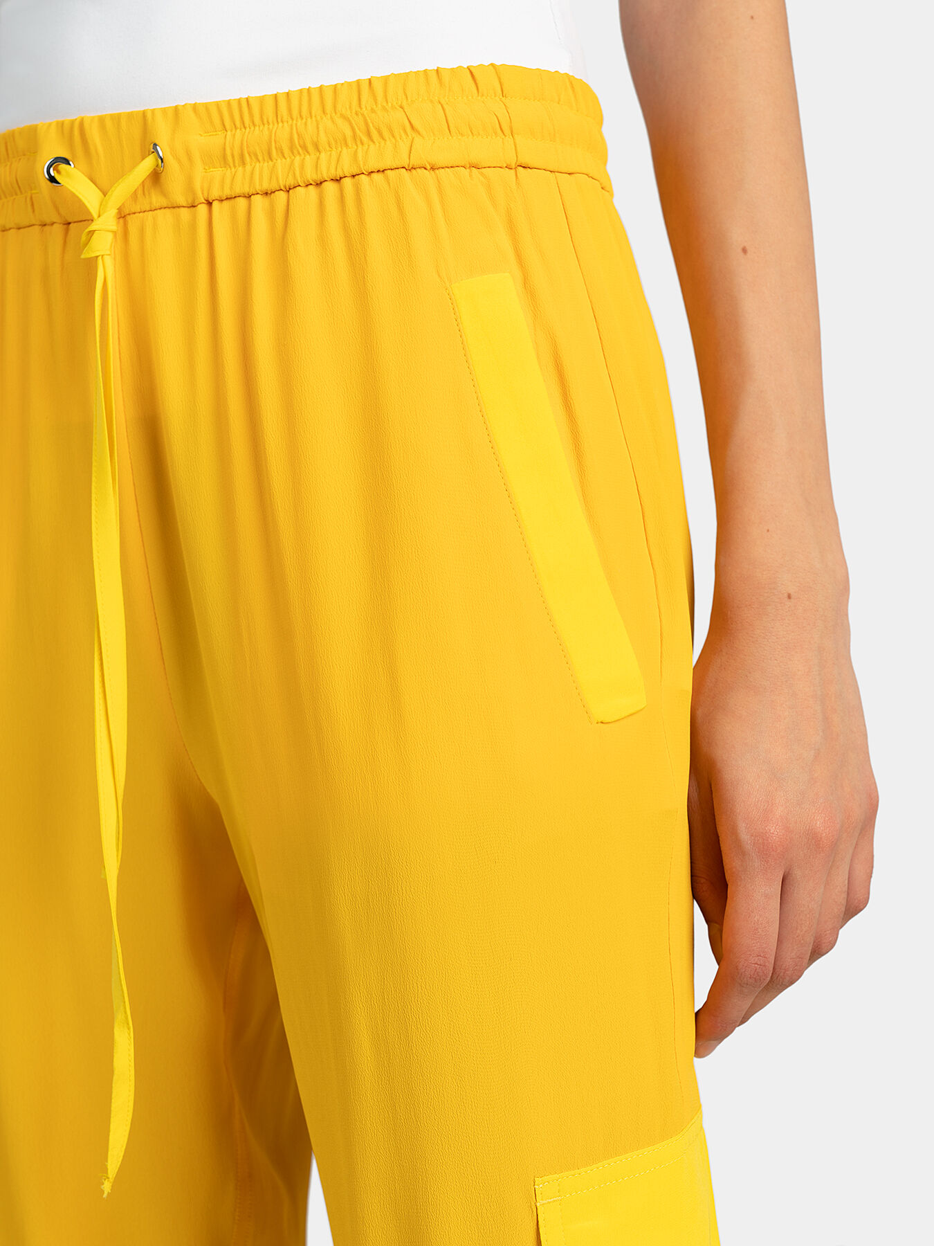 Yellow cargo trousers brand ICEBERG Globalbrandsstore en
