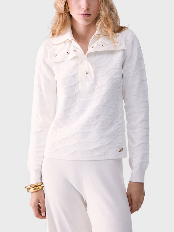 Sweater with a statement collar - 1