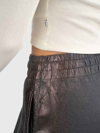 Sweatshirt with hood and buttons - 5