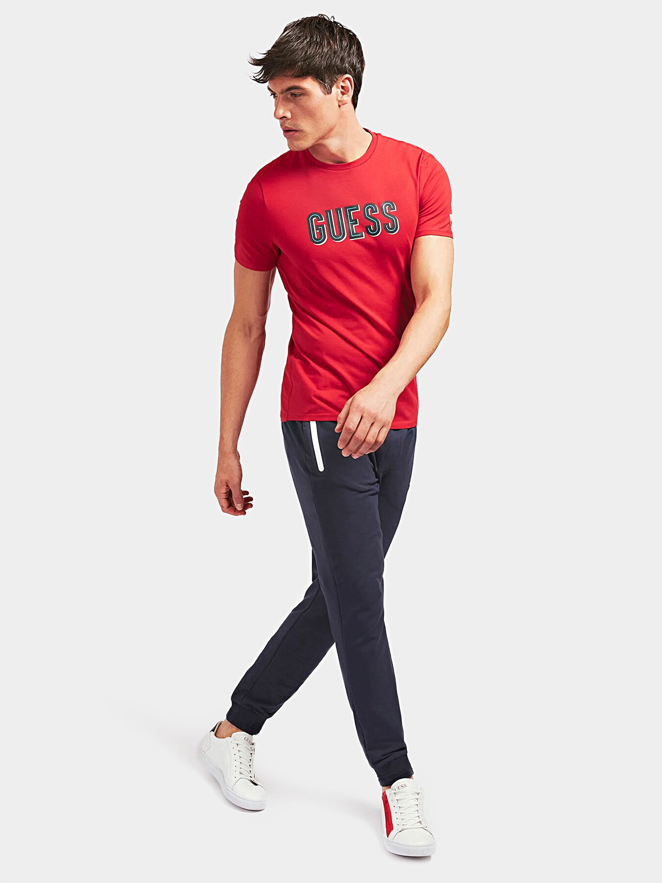 Black t shirt brand GUESS Globalbrandsstore en