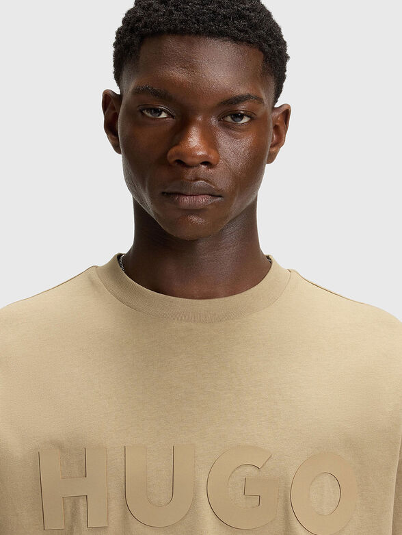 Cotton T-shirt with oval neckline in beige - 4