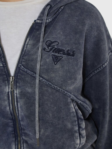 Sweatshirt with washed effect in blue colour - 4