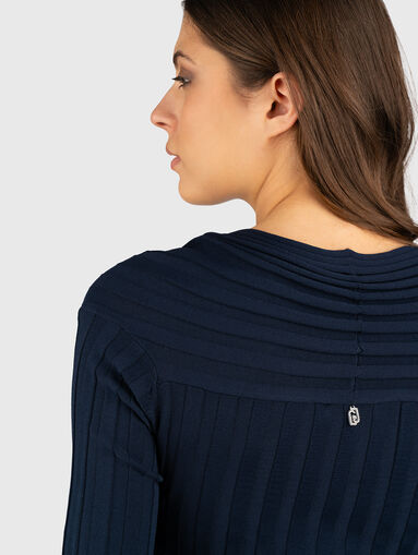 Short sleeved blouse with accent neckline - 5