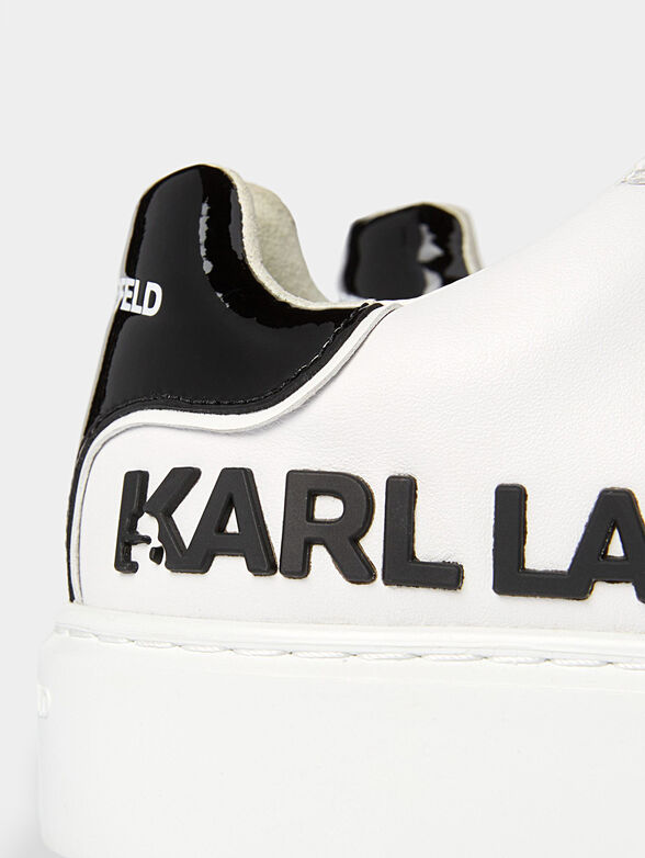 Sneakers with embossed side logo - 2