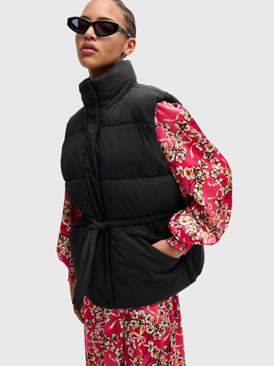 Черен елек FESILIA с колан - 1