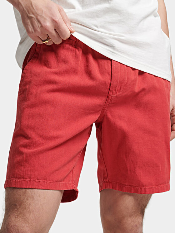 Къси панталони в червен цвят с връзки - 1