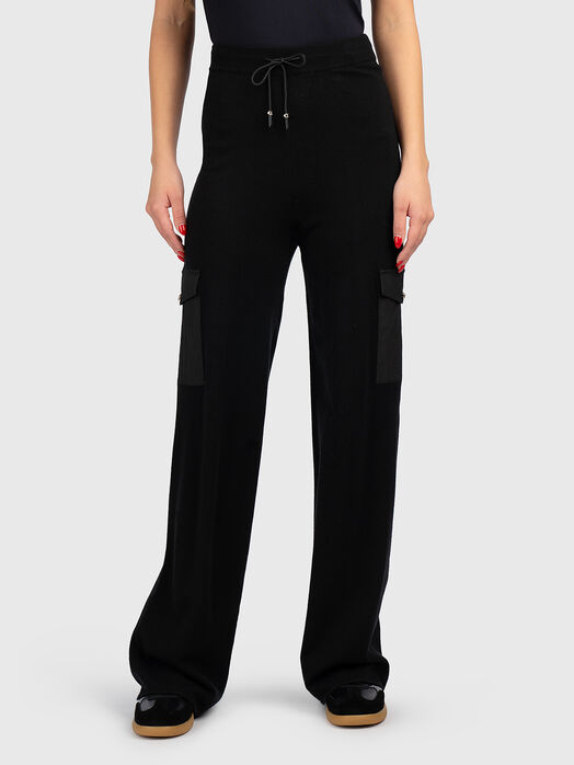 Sports pants with cargo pockets
