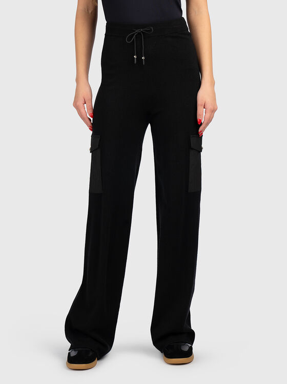 Sports pants with cargo pockets - 1
