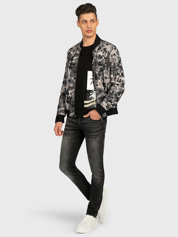 Black t-shirt with contrasting details - 4