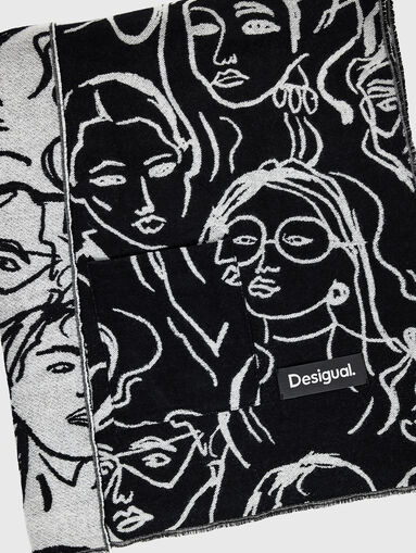 Scarf with art design and pockets - 4