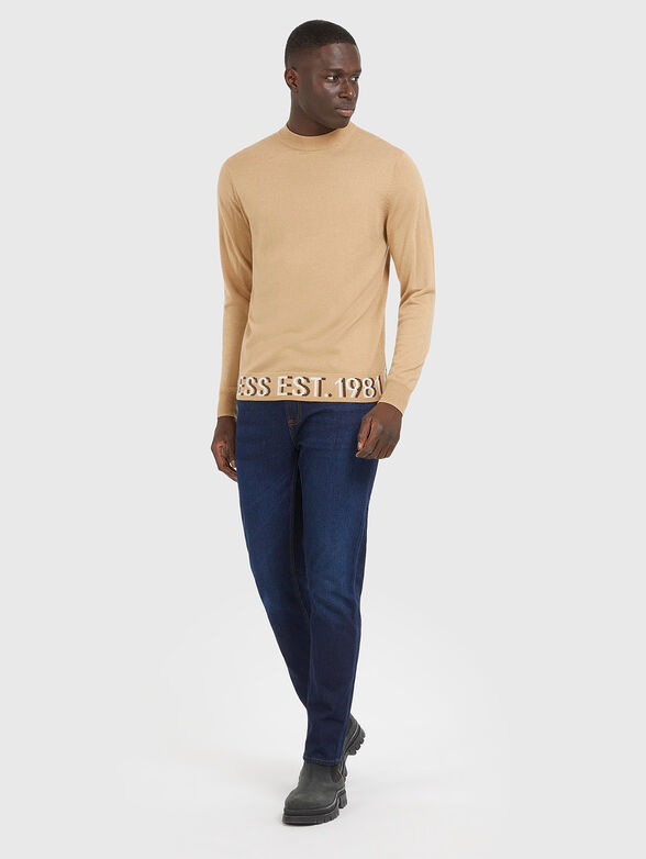 Sweater with contrasting logo accent - 2