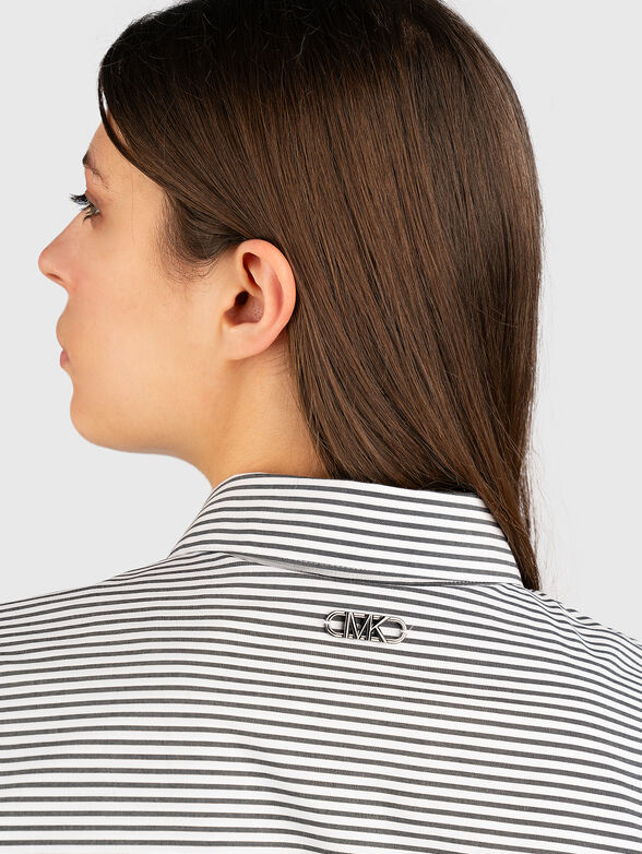 Unisex shirt with elongated hem on the back - 4