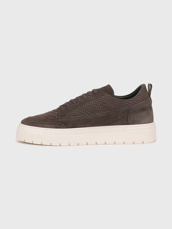 Sports shoes with animal accent - 4