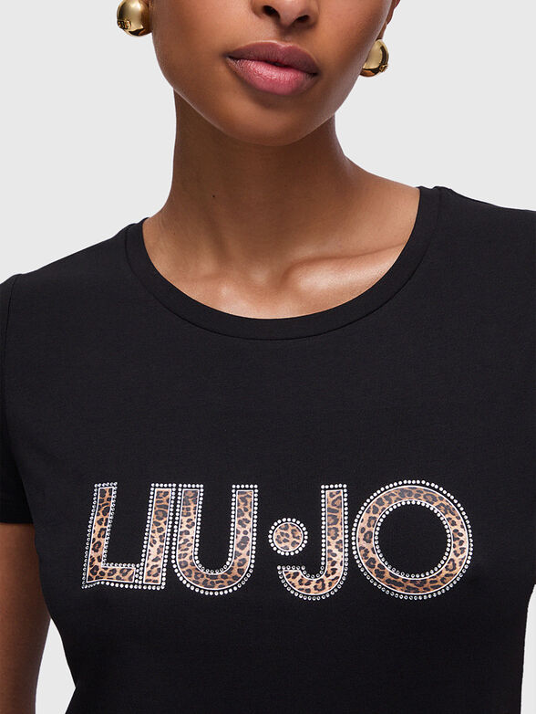 Black T-shirt with contrasting logo - 4