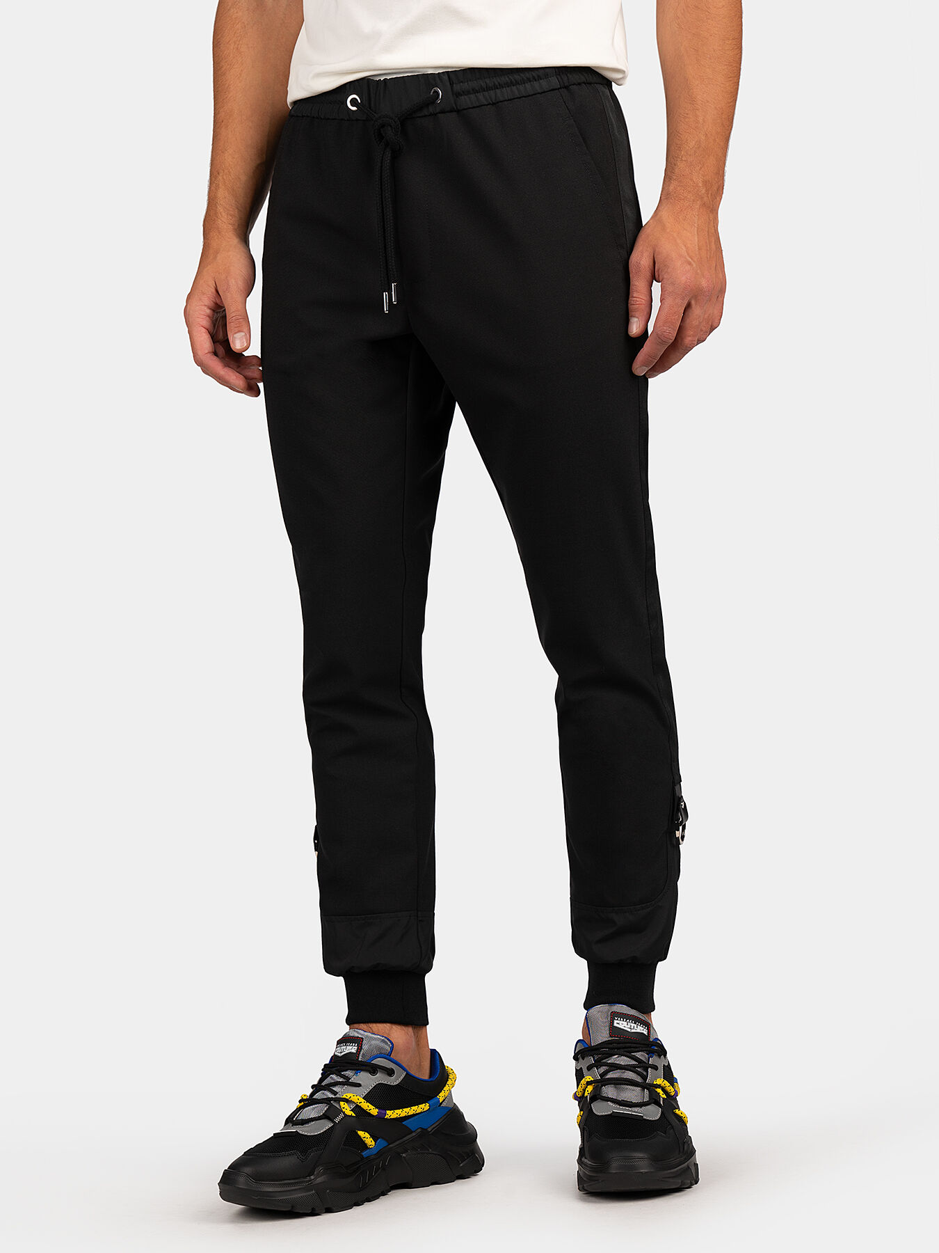 Buy sports trousers top online
