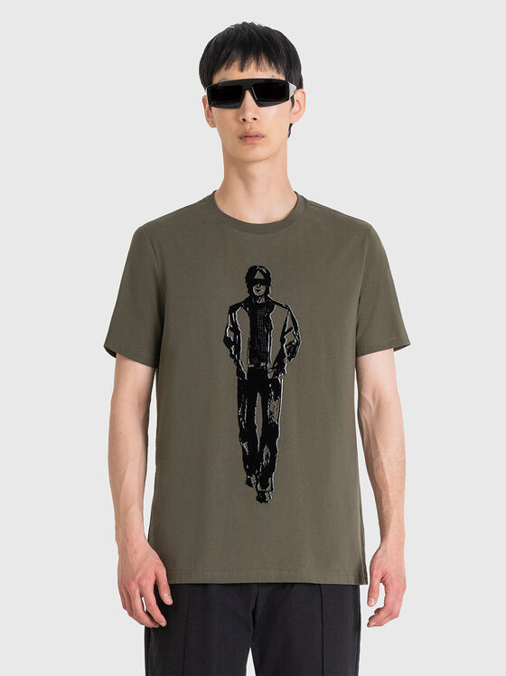 Зелена тениска с контрастен принт - 1