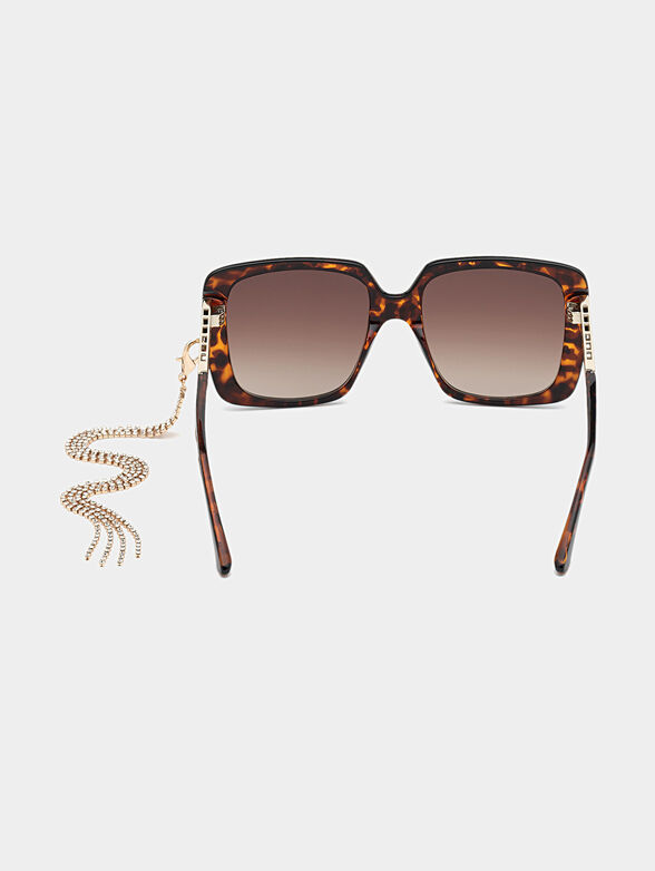 Sun glasses with brown frames and metal detail - 4