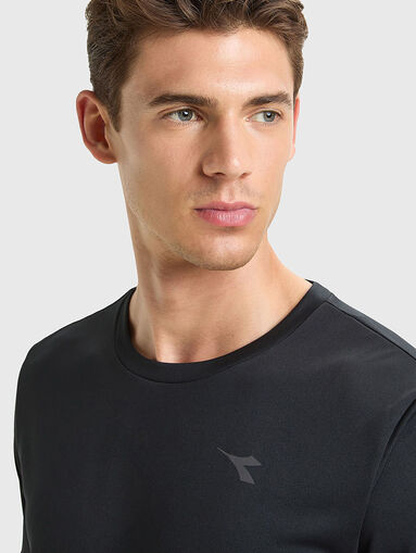 Тениска с лого в черен цвят - 5