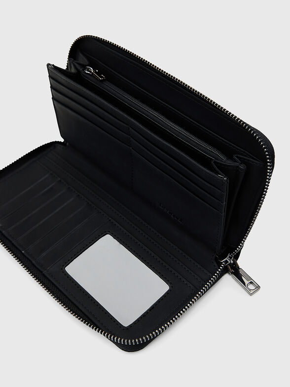 Wallet with contrast details - 3
