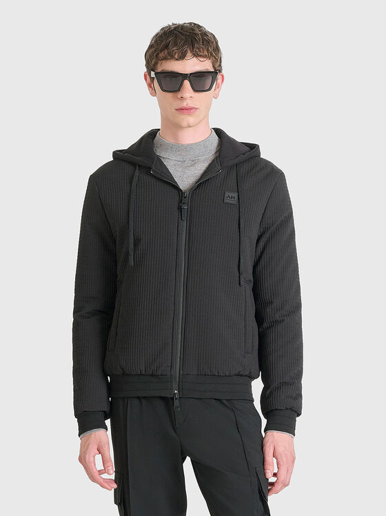 Черно бомбър яке с релефна текстура - 1