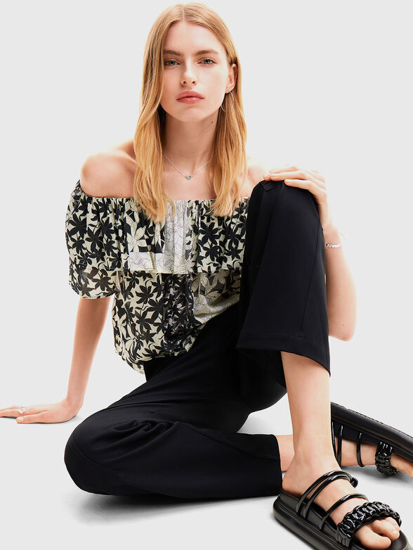 Blouse with floral motifs - 4