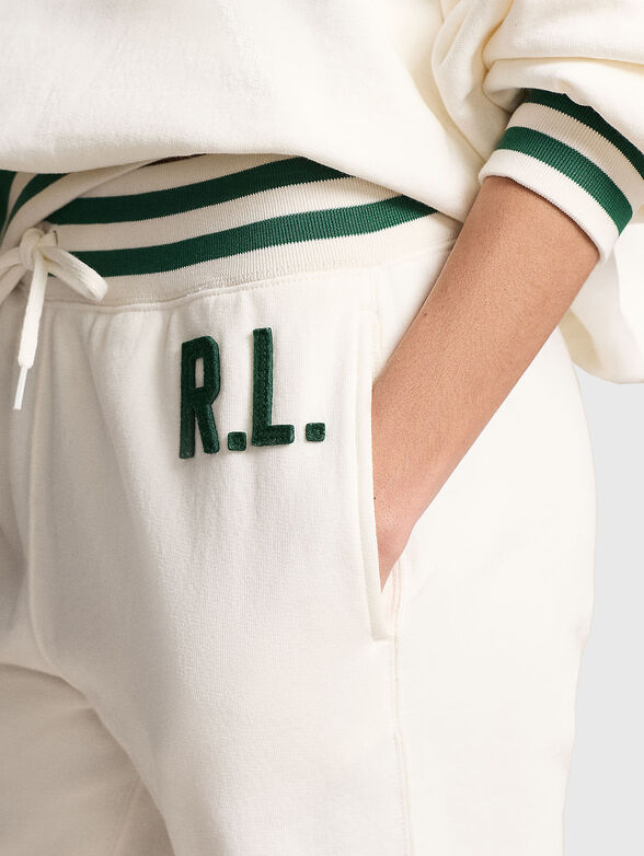 Sports pants with contrasting elements - 3