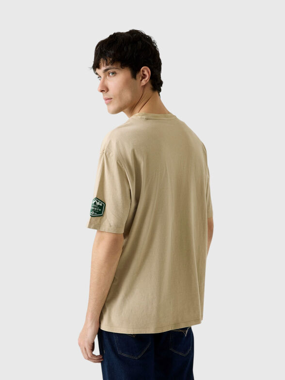 Beige T-shirt with appliqu&eacute;s - 3