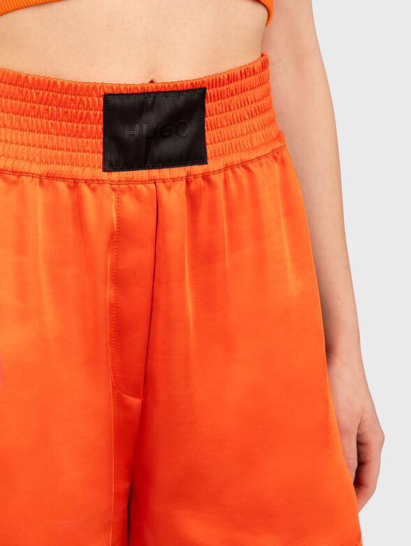 Shorts with logo accent - 3