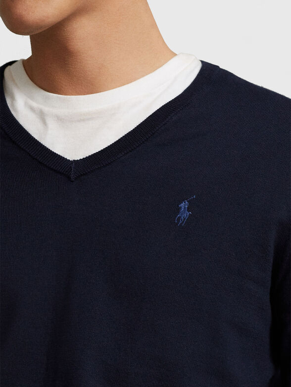 Cotton sweater with V-neck - 4