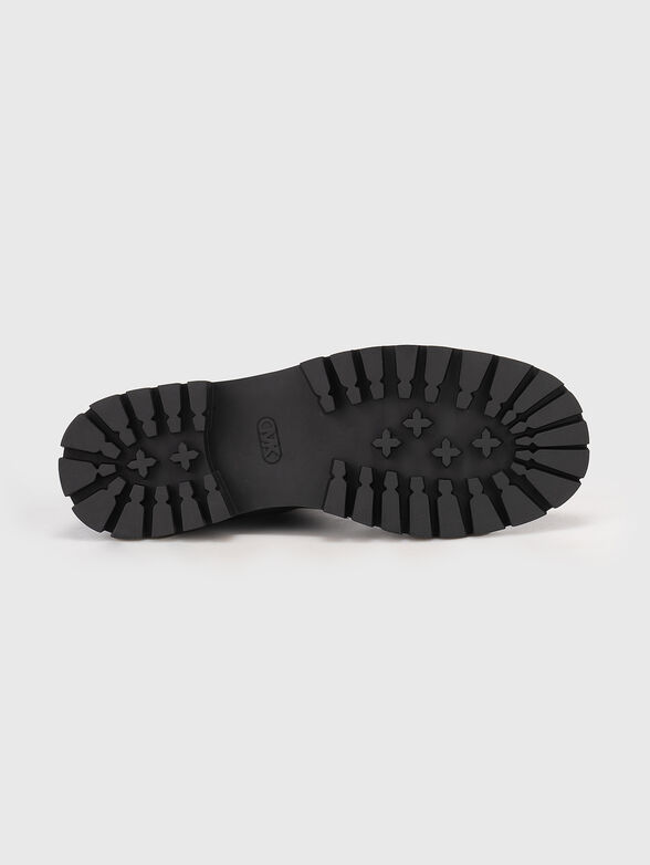Leather boots with contrast monogram element - 5