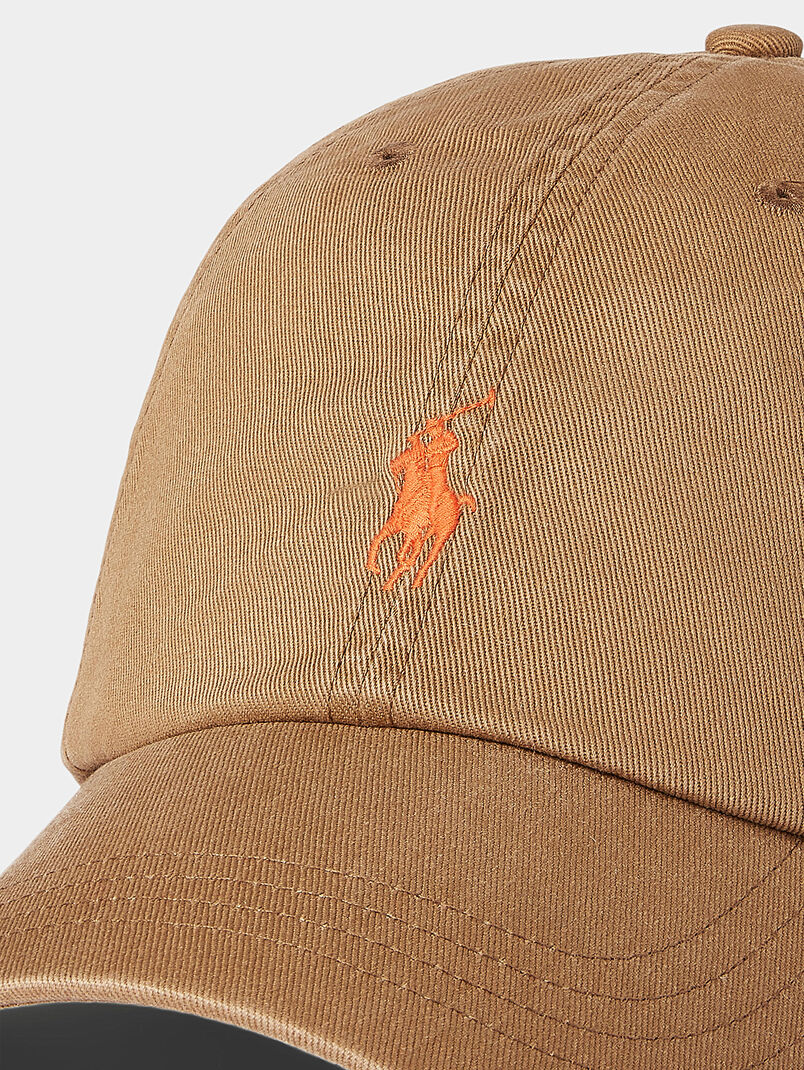 Baseball cap with contrasting logo embroidery - 3