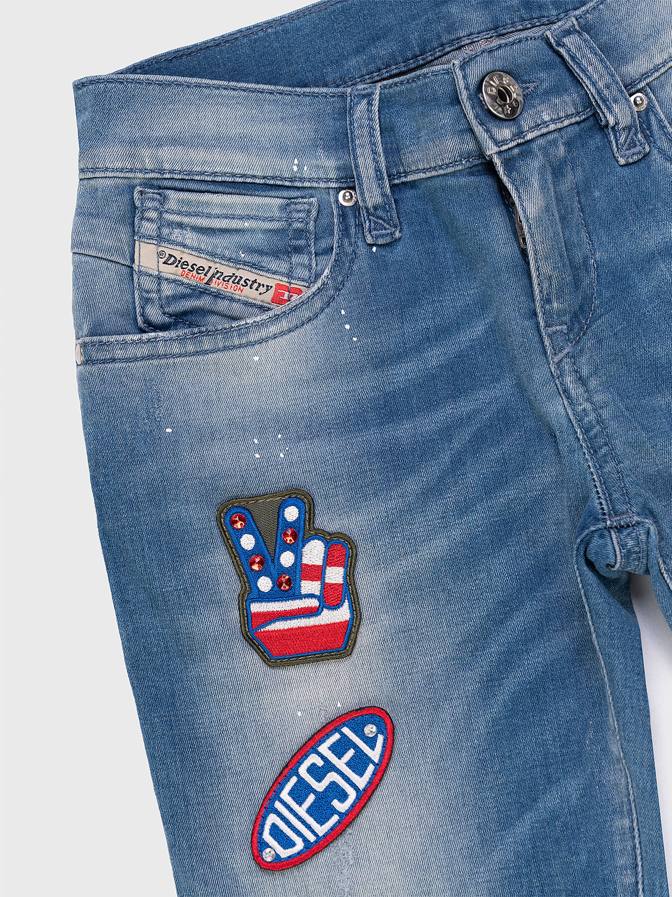 Jeans with patches brand DIESEL — Globalbrandsstore.com/en