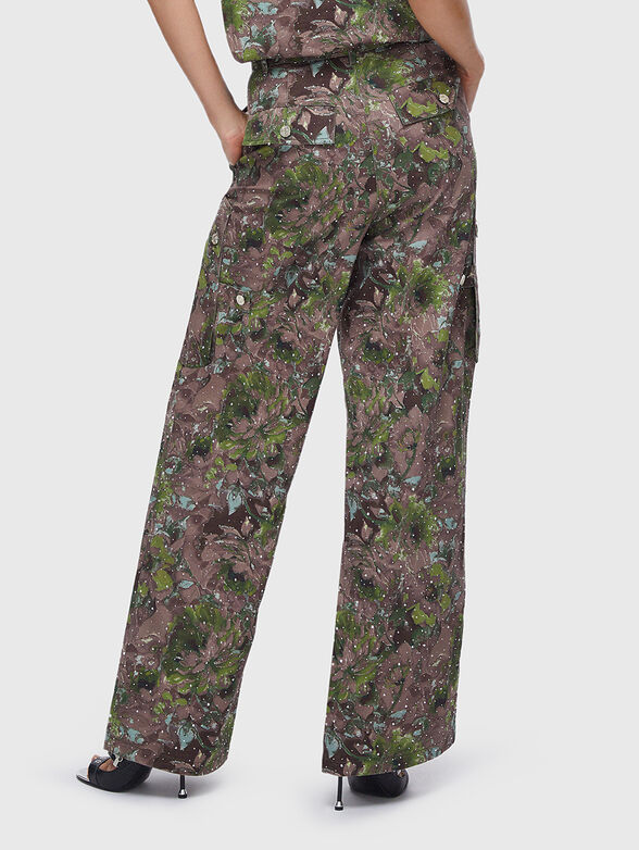 Pants with  floral print and crystal appliqu&eacute;s - 2