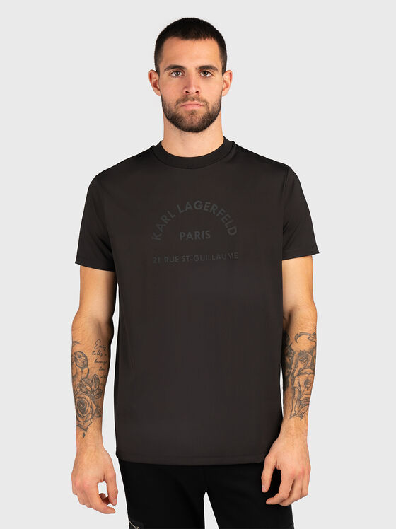 Черна тениска с лого принт - 1