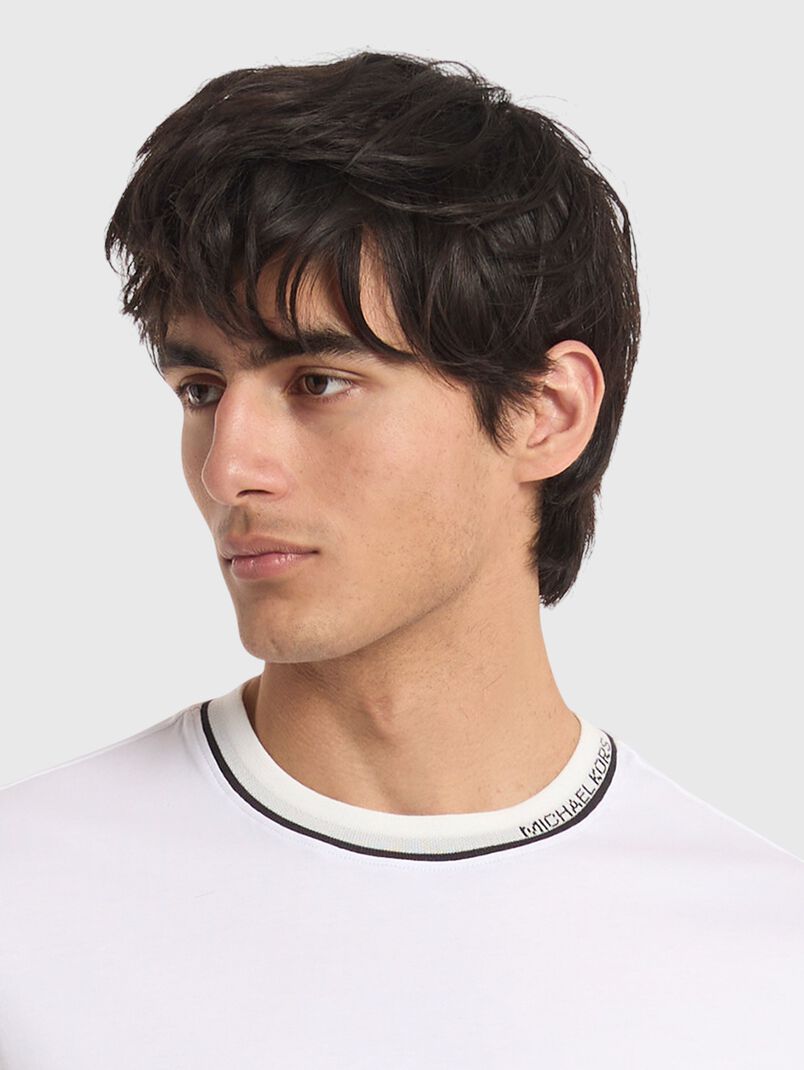 Cotton T-shirt with a round neckline  - 3
