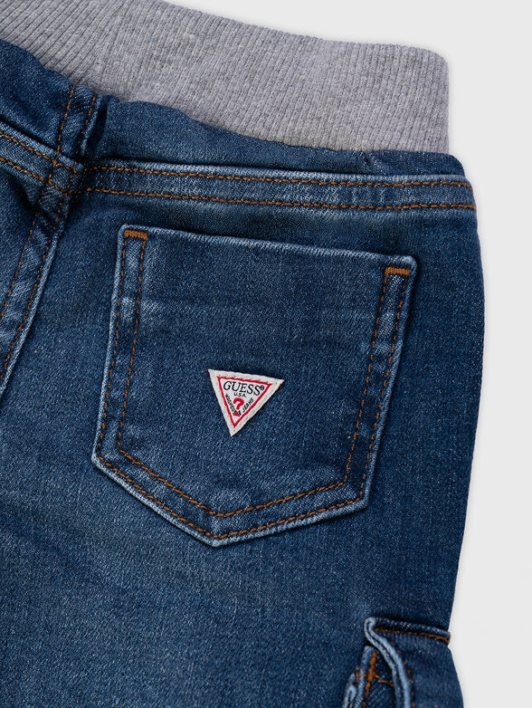 Denim cargo pants with logo accent - 3