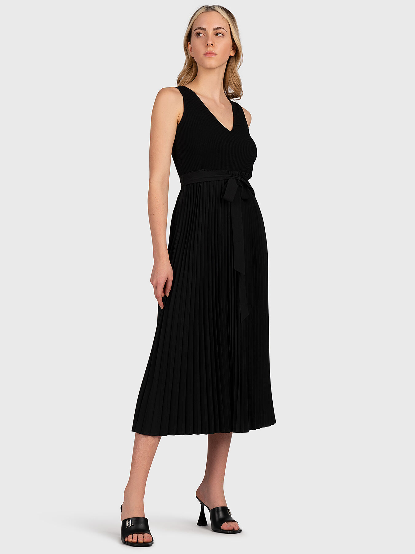 ERYNN pleated dress brand GUESS — Globalbrandsstore.com/en