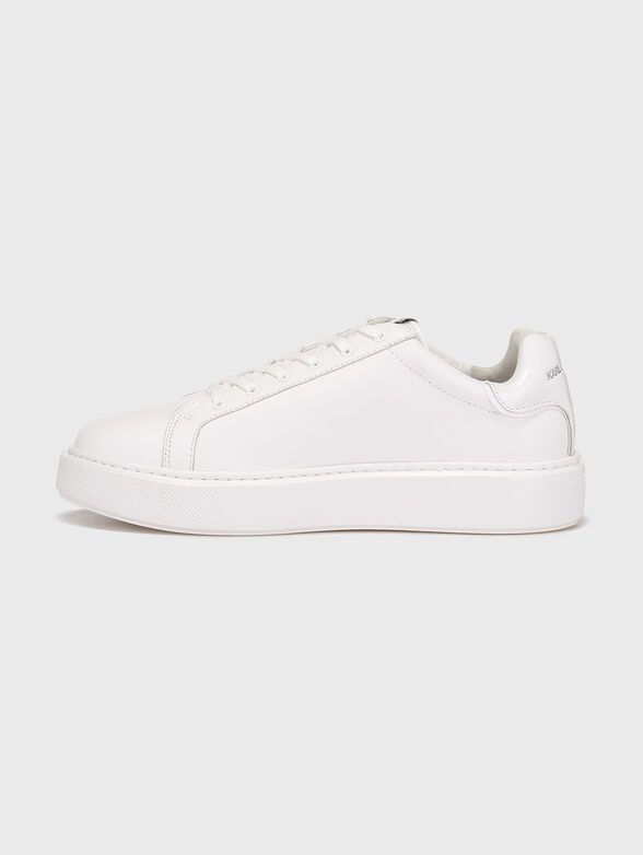 Sneakers with embossed side logo - 4