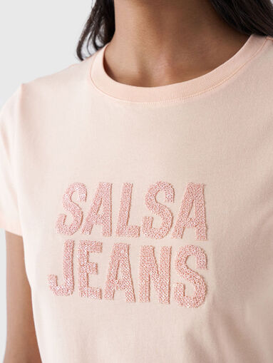 T-shirt in fuxia with embossed logo - 5