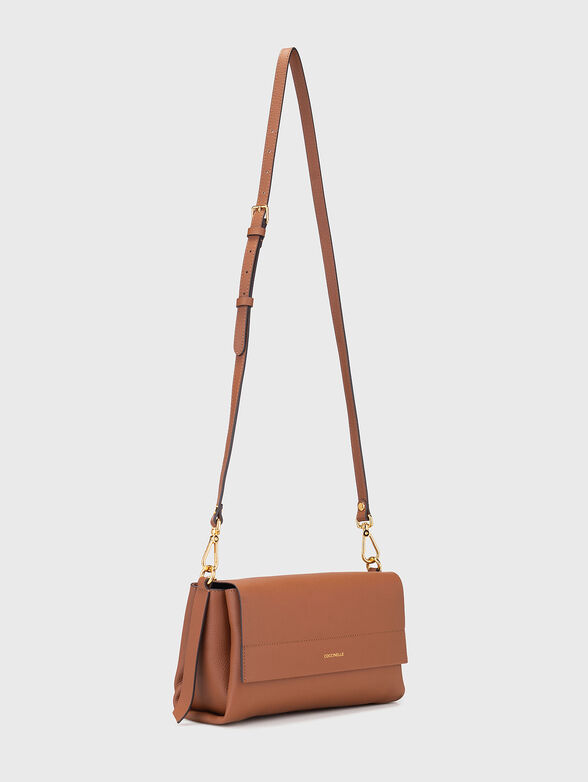 Leather bag with accent handle - 2