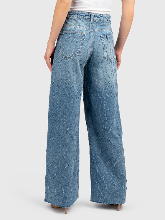 Дънки с релефна текстура - 2