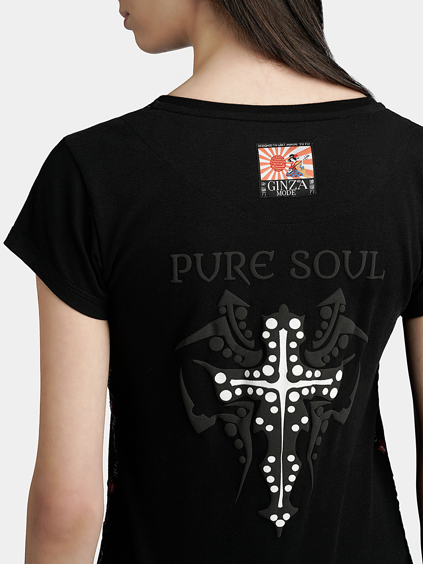 Black t-shirt with logo details brand GINZA MODE