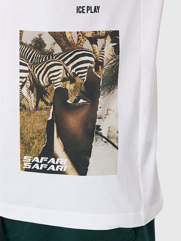 Contrast print T-shirt in white  - 4