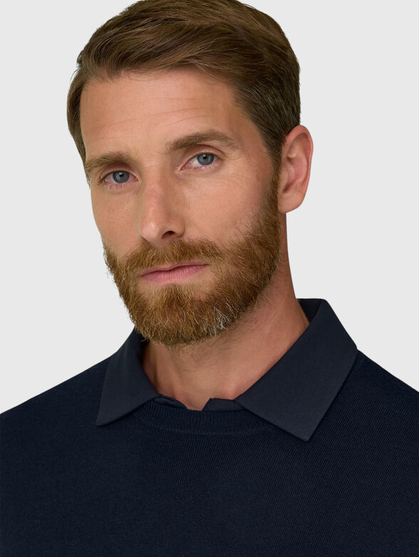 Wool sweater with an oval neckline - 4